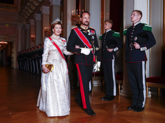 Dronning Sonja og Kronprins Haakon ankommer kveldens gallamiddag. Foto: Terje Pedersen, NTB scanpix